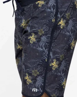 TravisMathew Shorts><noscript><img width=