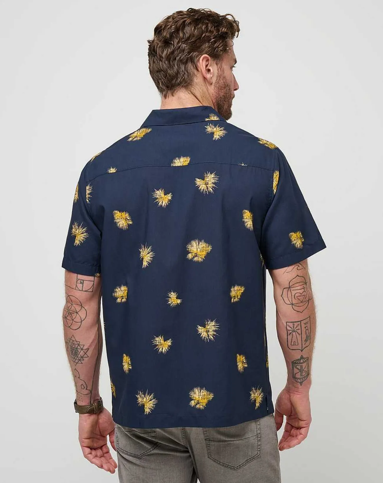 TravisMathew Polos>Casino Holiday Button-Up