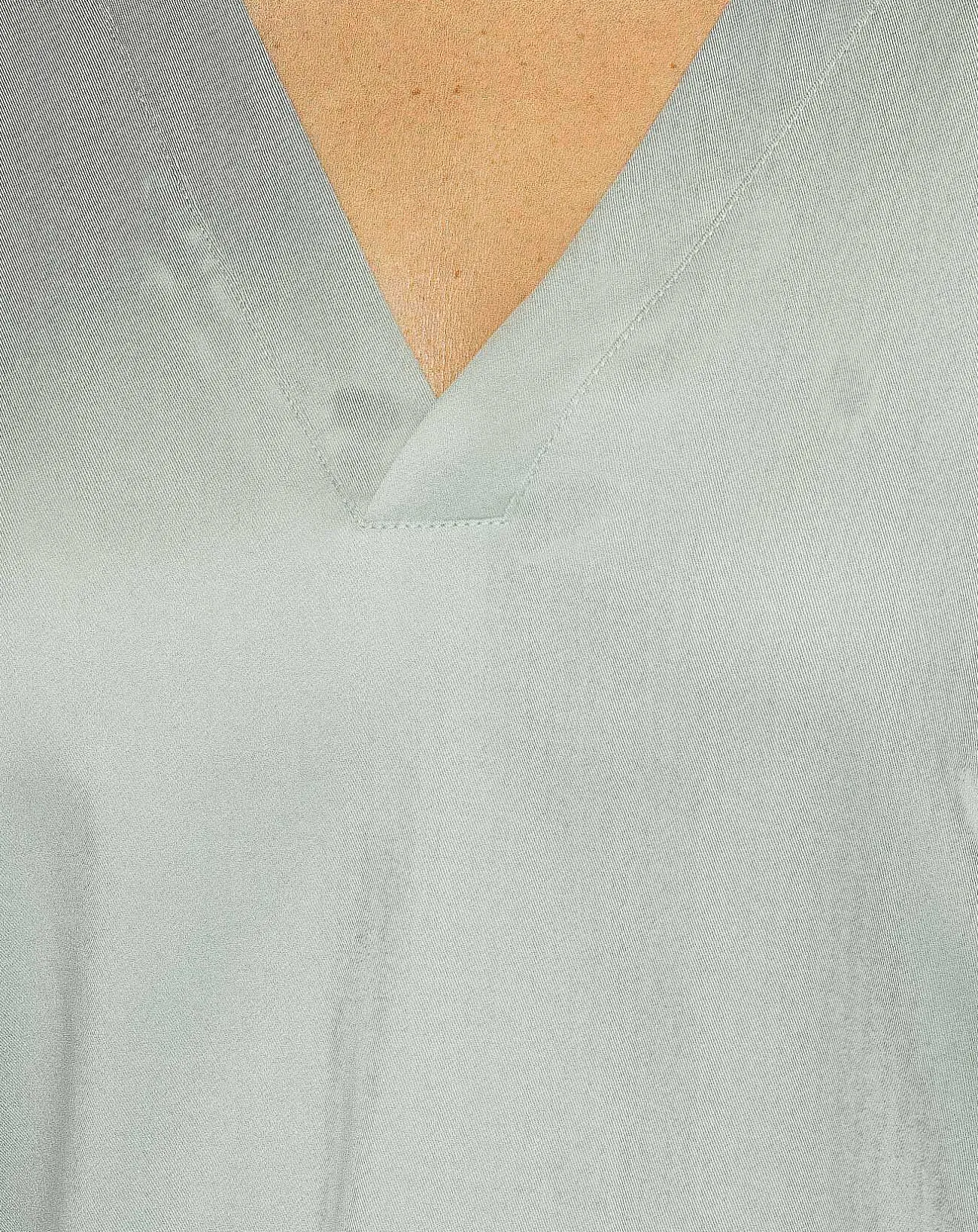 TravisMathew Shirts & Tops>Chase The Light V-Neck Top