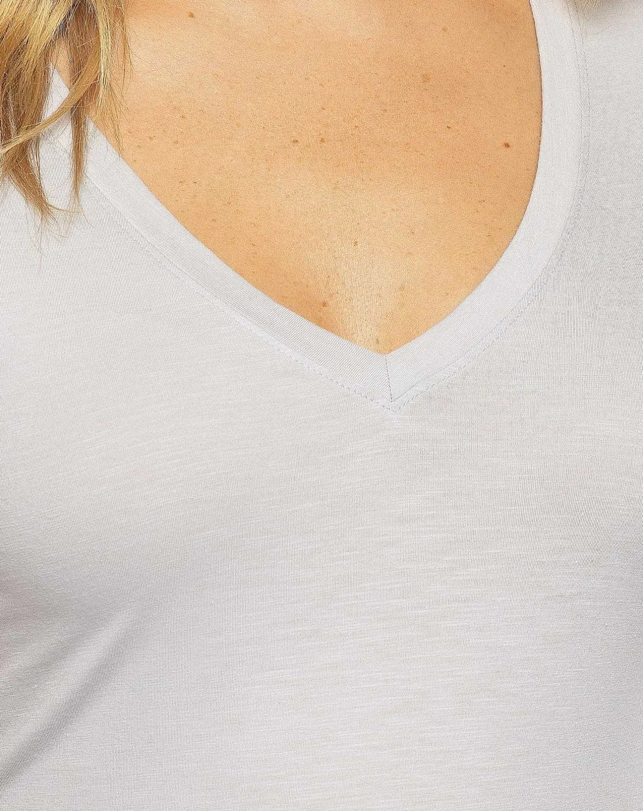 TravisMathew Tees>Day Or Night V-Neck Tee